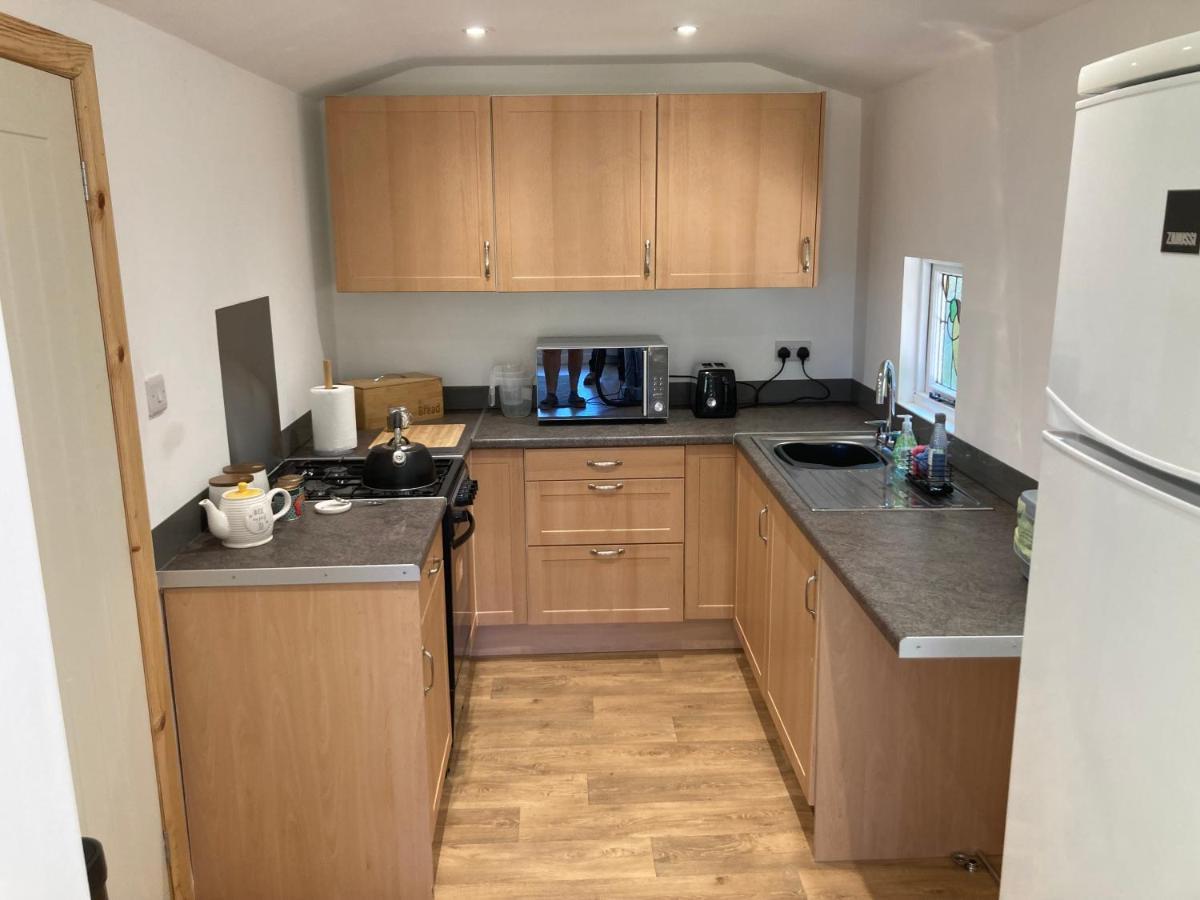 Honey Bee Cabin Llandysul Luaran gambar
