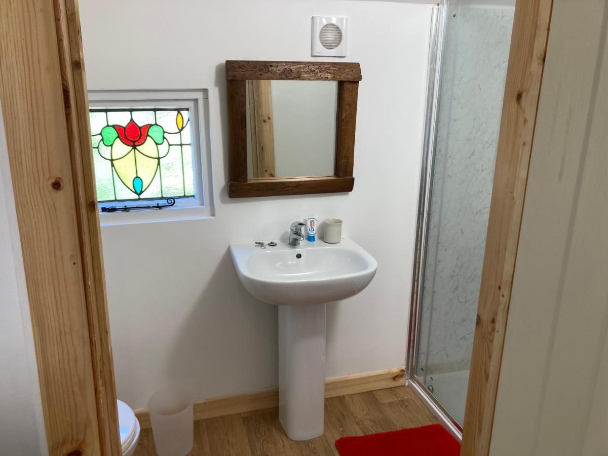 Honey Bee Cabin Llandysul Luaran gambar